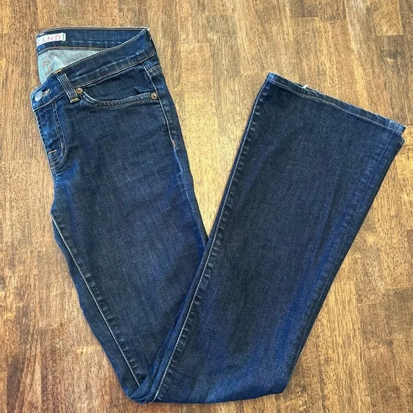 J Brand Mae Flare Jeans in Pure Size 25 - Picture 2 of 6
